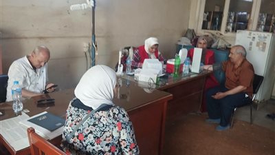 فرق المبادرات الرئاسية تنفذ قافلة للكشف عن الأمراض المزمنة بشركة مصر إيران  