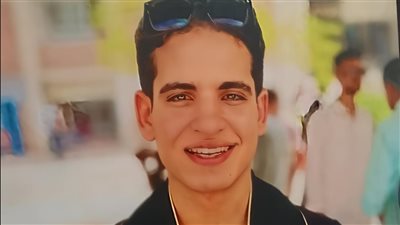 في لفتة وفاء مؤثرة.. طلاب حقوق قنا يكرّمون زميلهم الراحل في حفل تخرجهم