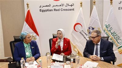 القومي للمرأة يشارك في إطلاق قافلة الهلال الأحمر المصري لدعم المرأة