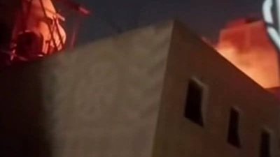 حريق أعلى مبنى خدمات كنيسة مار جرجس بالخصوص.. والسيطرة عليه قبل امتداده