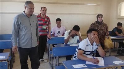 هدوء وانتظام الامتحانات.. قيادات منطقة السويس الأزهرية تتابع سير الثانوية 
