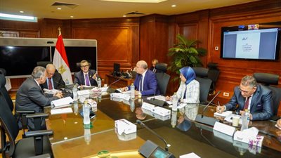 وزير التخطيط يترأس اجتماع لجنة الاستثمار بنك الاستثمار القومي