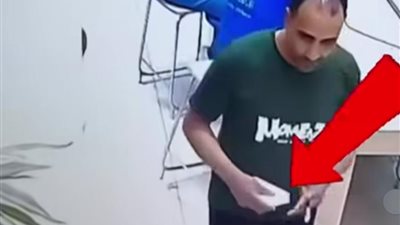 استغل انشغال العاملين.. لص يسرق آيفون برو ماكس من متجر بمدينة نصر