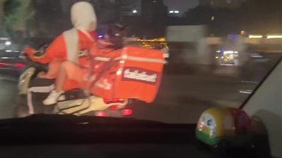 كفاح لا يعرف المستحيل.. سيدة دليفري تقدم درسا في الصبر والإصرار