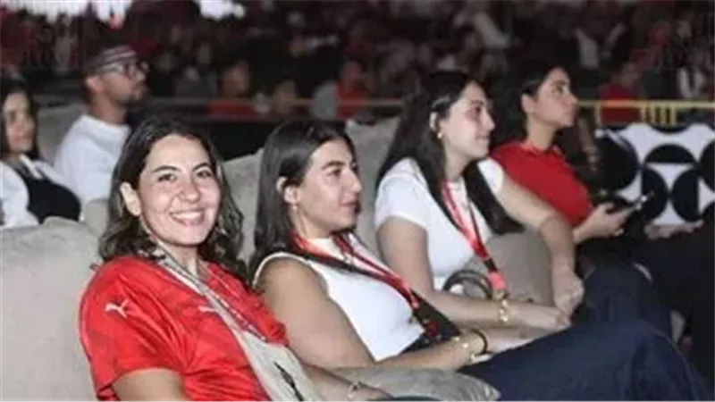 الجماهير يدعمون المنتخب
