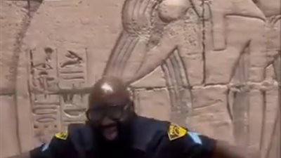 من شوارع أمريكا إلى قلوب المصريين.. إيريك هادسون يبهر الجميع بحبه للفراعنة