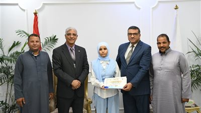 محافظ قنا يكرم أوائل الشهادة الإعدادية ويؤكد: دعم المتفوقين وتشجيعهم 