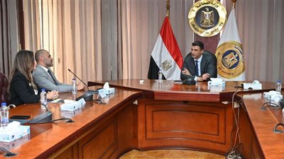 وزير الصناعة يبحث توسعات 