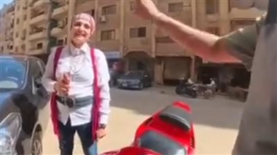 مصرية تخطف الأنظار في عالم الموتوسيكلات وتقدم تسهيلات غير مسبوقة للشباب