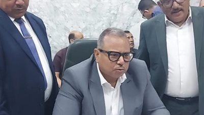 لفتة إنسانية في سوهاج.. توفير وظيفة ومساعدات لشاب خلال لقاء المواطنين