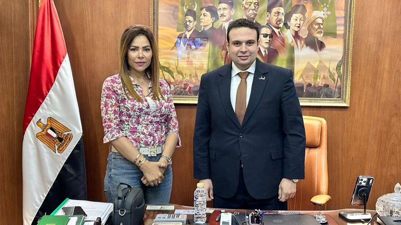 الفنانه الفت 