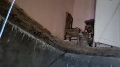 إصابة 3 سيدات إثر سقوط سقف محل تجاري بدمنهور            