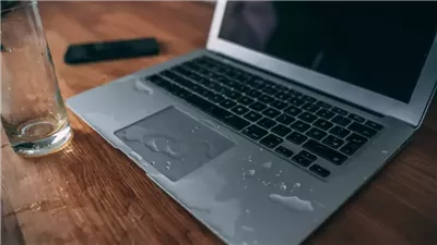 خطوات قد تنقذ جهازك..ماذا تفعل إذا انسكب الماء على اللاب توب؟