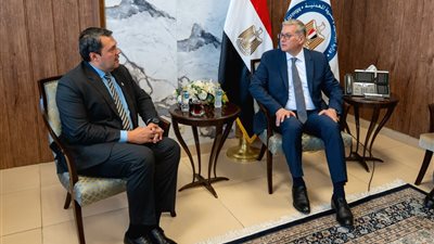 البترول و«AIQ» الإماراتية يبحثان توظيف الذكاء الاصطناعي لتعزيز الاكتشافات