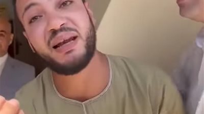 بعد استغاثته أمام التأمين.. محافظ أسيوط يقرر علاج أبنائه الثلاثة مجانًا