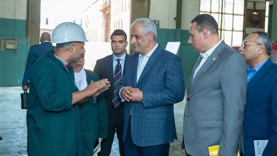 وزير الدولة للإنتاج الحربي يتفقد «حلوان للصناعات الهندسية» ويشيد بالإنتاج