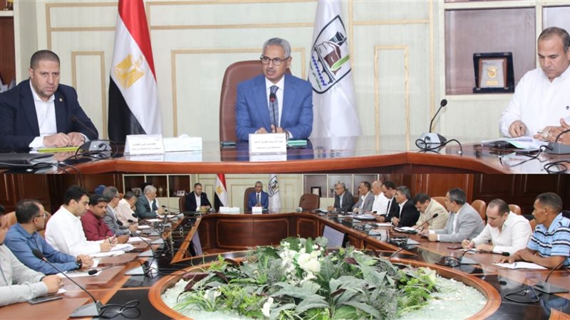 جانب من اجتماع اللواء عبد الله عبد العزيز محافظ بنى سويف 