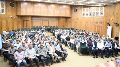 محافظ قنا: حظر إصدار تراخيص مؤقتة خارج الحيز العمراني والتشديد 