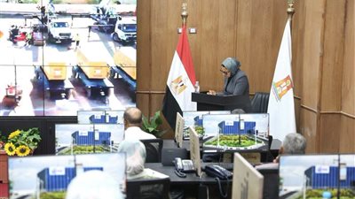 من داخل مركز سيطرة.. محافظ الوادي الجديد تشهد محاكاة لإدارة الأزمات والطوارئ