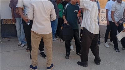 ضبط طالبة أثناء تصويرها الامتحان داخل لجنة بقنا والتحفظ عليها 