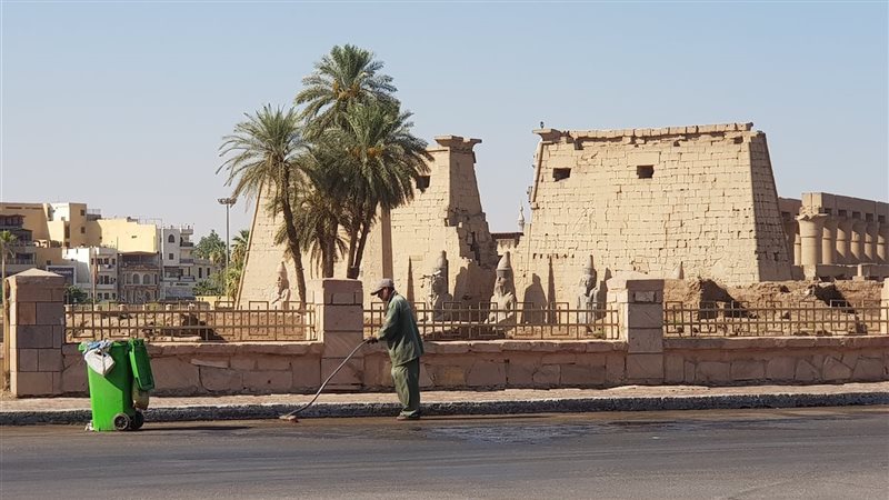معاناه عامل النظافة