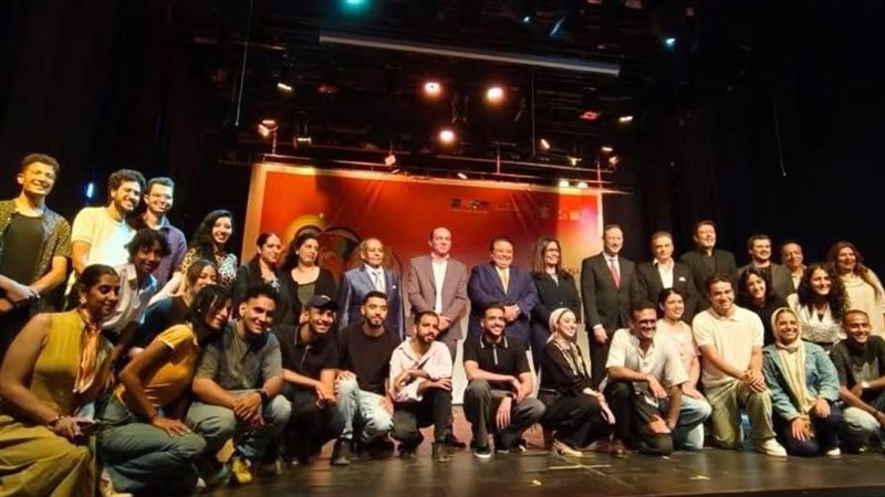 الفائزون 