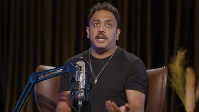 «مش قلة ذوق ده قوة إيمان»..أوس أوس: ليه لو حد ضحك في عزاء بننتقده؟
