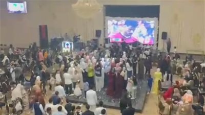 العريس والمعازيم يؤجلون فقرات الفرح لمتابعة تأهل مصر أمام أستراليا