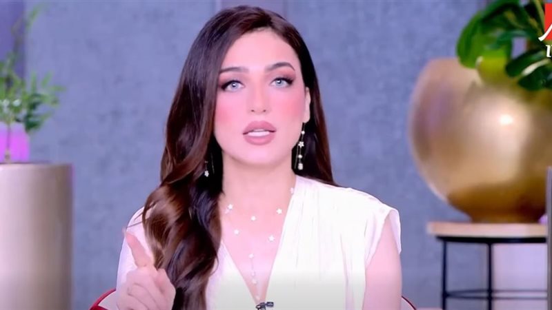 ياسمين عز 