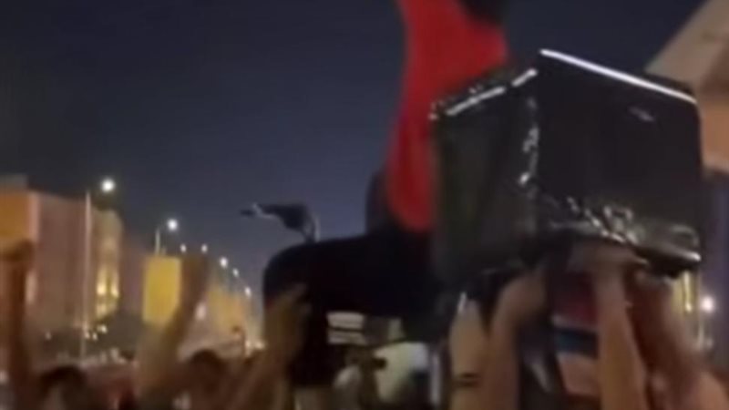 رفعوه بالاسكوتر وسط
