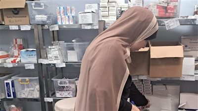 فرق إشرافية تتابع انتظام العمل بصيدليات عيادات مجمع السويس الطبي