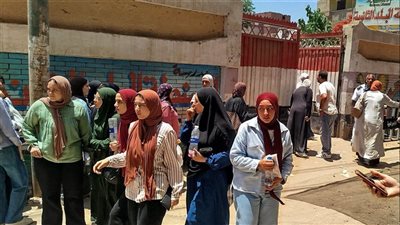 ارتياح وشكوى.. انقسام بين طلاب الثانوية العامة حول امتحان اللغة الإنجليزية
