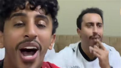 الليلة عيد ميلادي مصر بلادي.. شباب سعودي يحتفل بتأهل المنتخب المصري