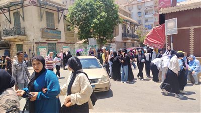 ارتياح بين طلاب الثانوية العامة في السويس بعد امتحان اللغة الإنجليزية.. وشكاوى