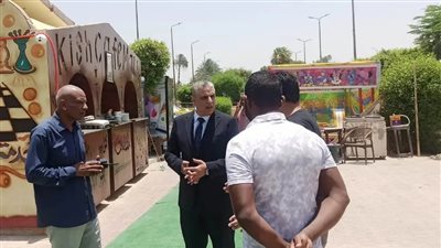 نائب محافظ أسوان يتابع جهود النظافة ورفع الإشغالات وإزالة التعديات بمركز إدفو