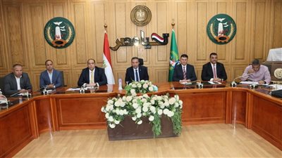محافظ المنوفية يستعرض خطط عمل وتطوير مشروع وحدة الرصف ومنظومة الإيرادات   