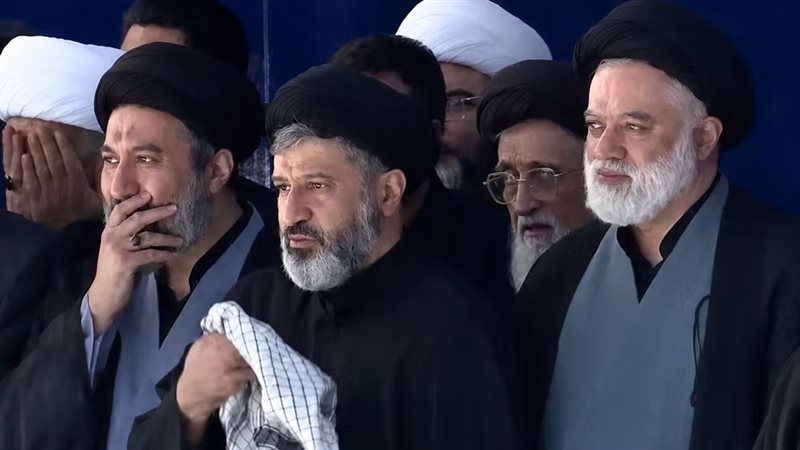 أبناء خامنئي يشاركون