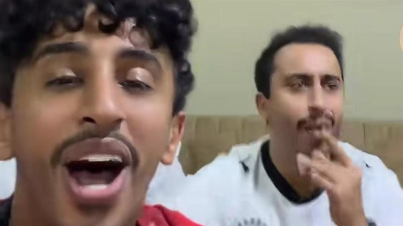 شباب سعودي يحتفل