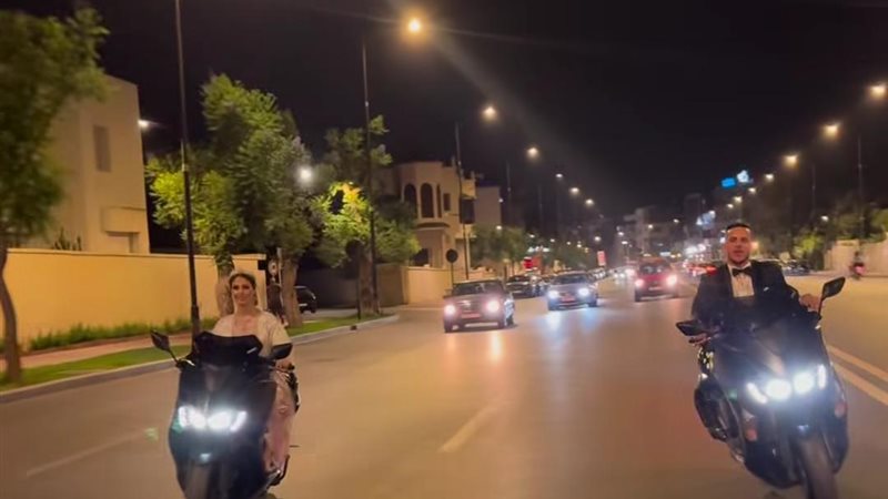 راكبين موتوسيكل