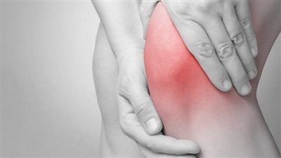 علاج جديد قد يؤجل جراحة استبدال الركبة.. تقنية مبتكرة تخفض الألم لأكثر من 50%