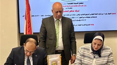 «نقل الكهرباء» توقع عقد إنشاء خط جهد 500 كيلوفولت لاستيعاب قدرات الرياح