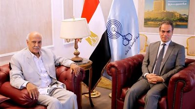 بعد تصويرها.. جمال بخيت يهدي ماسبيرو نسخة من حلقات أشعاره للبث التليفزيوني