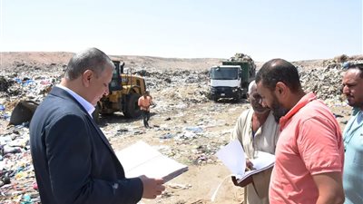 نائب محافظ أسوان يتابع ميدانياً منظومة النظافة العامة لتحقيق بيئة نظيفة وآمنة 