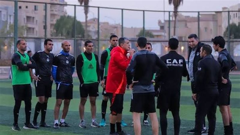 حكام الدوري 