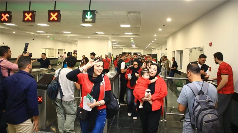 توافد جماهيري على مونوريل شرق النيل
