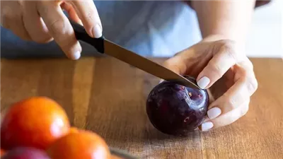 كنز صحي في فصل الصيف.. تعرف على المزايا الغذائية المذهلة للبرقوق الأحمر