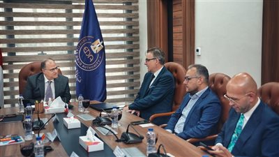 هيئة الدواء تبحث مع شركة 