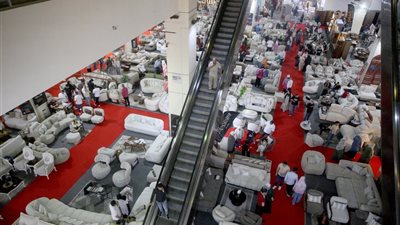 الدمايطة أهما.. صناع الأثاث يواصلون معارضهم الناجحة في أرض المشروعات 17 يوليو