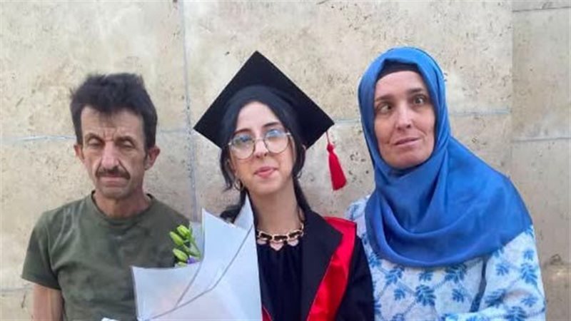 تخرج فتاة تركية وأسرتها