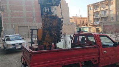 حي السويس يرفع الإشغالات ومخلفات السفن بشارع ألفي خلف جامع النقادي